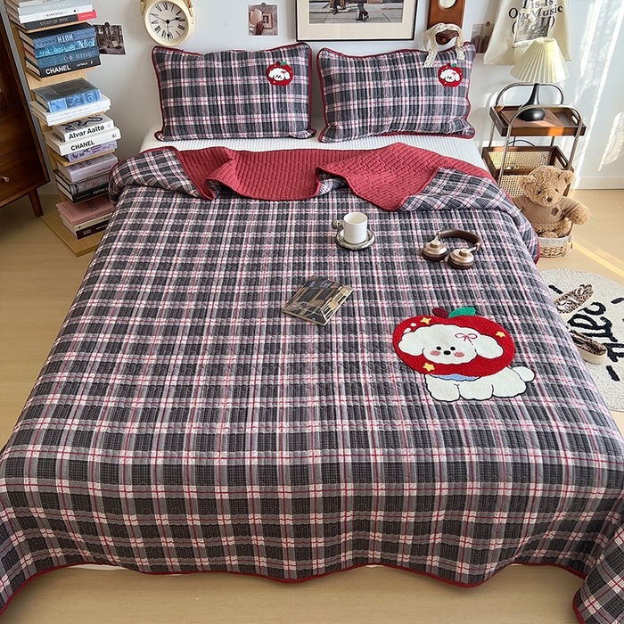 91家纺网 家纺一手货源 找家纺 原素 2026新品直播热款床盖多功能四季通用夹棉A类床盖三件套 床盖-红苹果奶狗