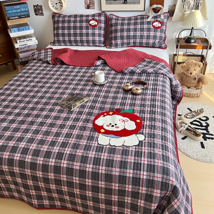 91家纺网 家纺一手货源 找家纺 原素 2026新品直播热款床盖多功能四季通用夹棉A类床盖三件套 床盖-红苹果奶狗