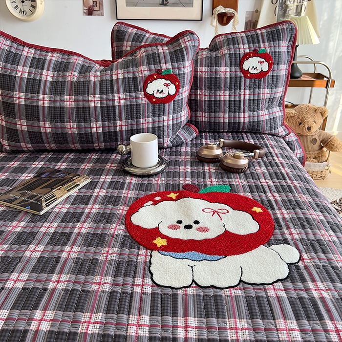 91家纺网 家纺一手货源 找家纺 原素 2026新品直播热款床盖多功能四季通用夹棉A类床盖三件套 床盖-红苹果奶狗