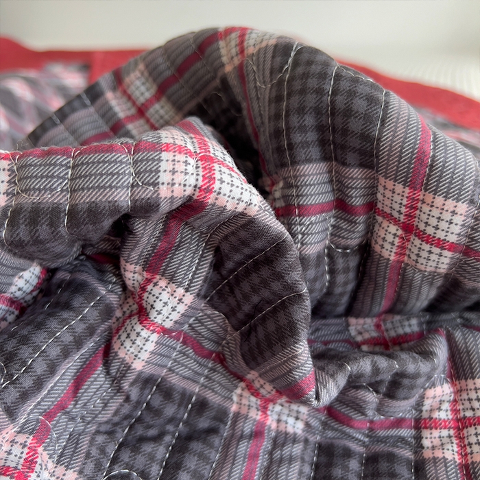 91家纺网 家纺一手货源 找家纺 原素 2026新品直播热款床盖多功能四季通用夹棉A类床盖三件套 床盖-红苹果奶狗