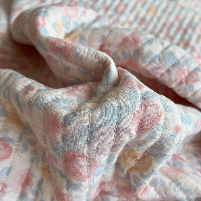 91家纺网 家纺一手货源 找家纺 原素 2026新品直播热款床盖多功能四季通用夹棉A类床盖三件套 床盖-草莓兔几