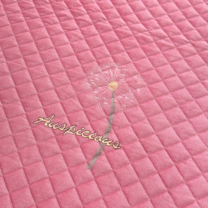 91家纺网 家纺一手货源 找家纺 手艺人家纺 2025新款绗缝绣花HLK02-03炕床盖 HLK02粉