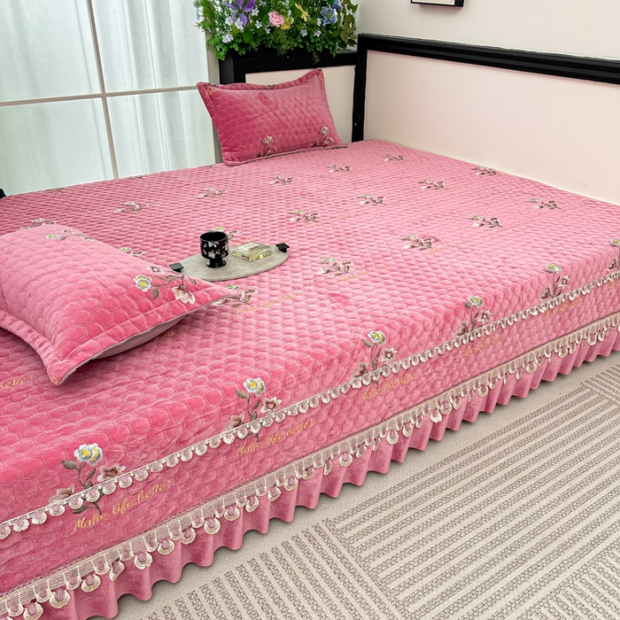 91家纺网 家纺一手货源 找家纺 手艺人家纺 2025新款绗缝绣花HLK02-03炕床盖 HLK03粉