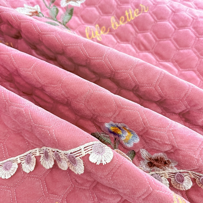 91家纺网 家纺一手货源 找家纺 手艺人家纺 2025新款绗缝绣花HLK02-03炕床盖 HLK03粉