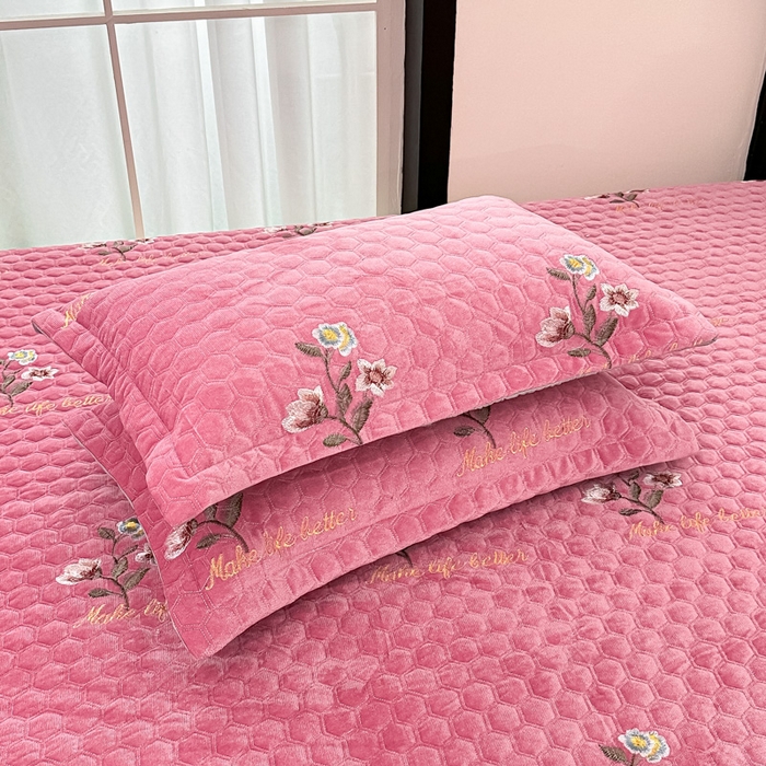 91家纺网 家纺一手货源 找家纺 手艺人家纺 2025新款绗缝绣花HLK02-03炕床盖 HLK03粉