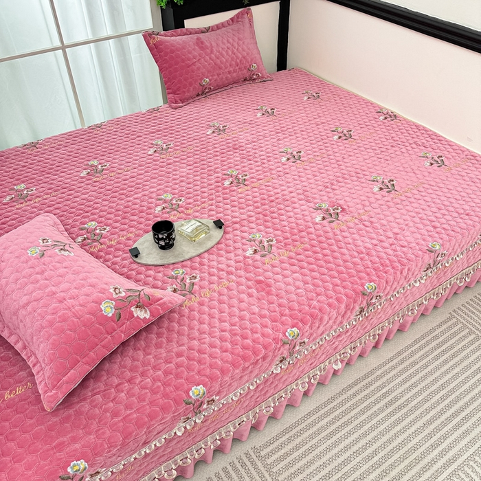 91家纺网 家纺一手货源 找家纺 手艺人家纺 2025新款绗缝绣花HLK02-03炕床盖 HLK03粉