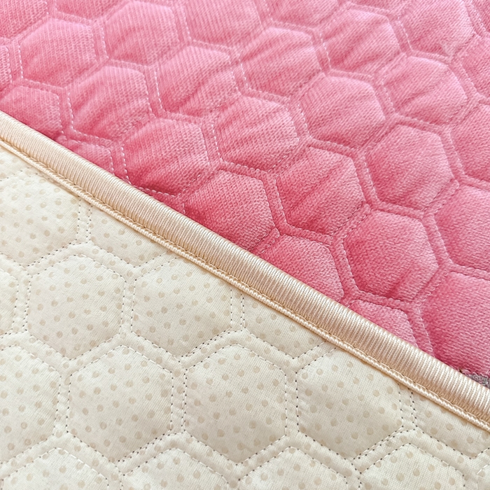 91家纺网 家纺一手货源 找家纺 手艺人家纺 2025新款绗缝绣花HLK02-03炕床盖 HLK03粉