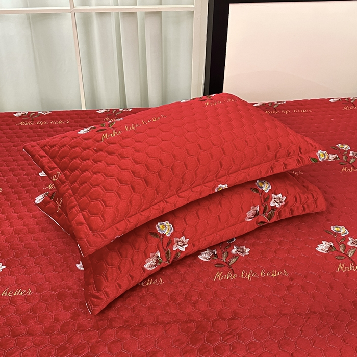 91家纺网 家纺一手货源 找家纺 手艺人家纺 2025新款绗缝绣花HLK02-03炕床盖 HLK03红
