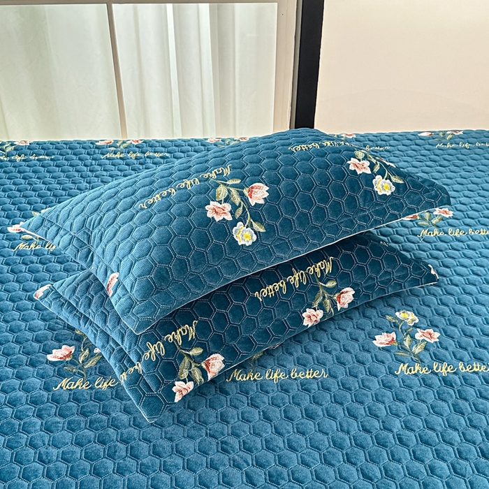 91家纺网 家纺一手货源 找家纺 手艺人家纺 2025新款绗缝绣花HLK02-03炕床盖 HLK03蓝