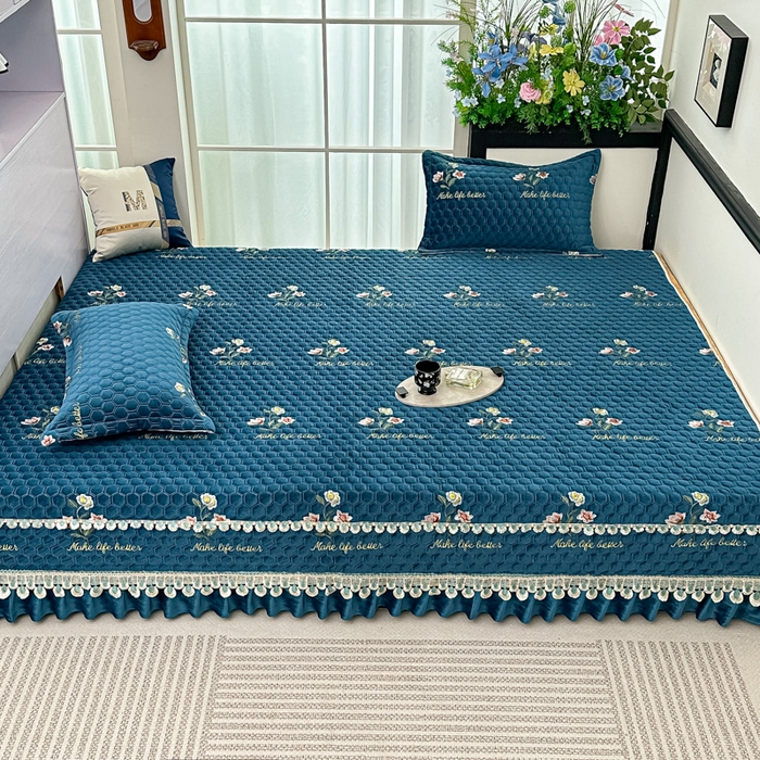 91家纺网 家纺一手货源 找家纺 手艺人家纺 2025新款绗缝绣花HLK02-03炕床盖 HLK03蓝