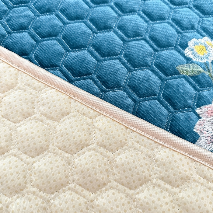 91家纺网 家纺一手货源 找家纺 手艺人家纺 2025新款绗缝绣花HLK02-03炕床盖 HLK03蓝