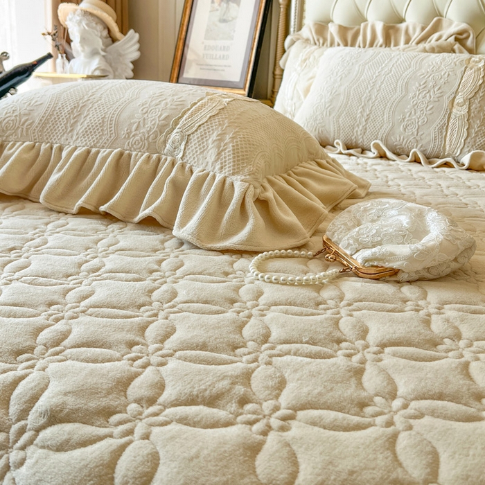 91家纺网 家纺一手货源 找家纺 （总）好儿喜家纺 2025新品雕花牛奶绒四件套-花倾城系列