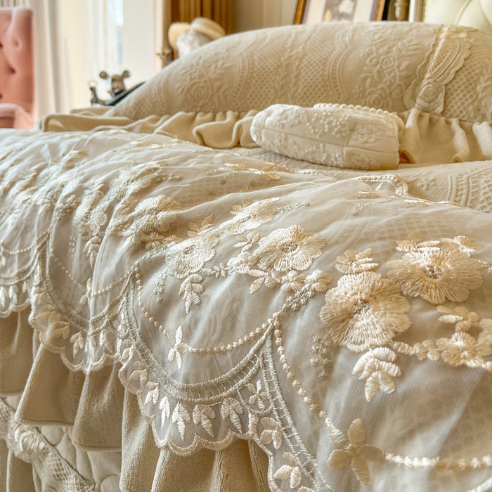 91家纺网 家纺一手货源 找家纺 （总）好儿喜家纺 2025新品雕花牛奶绒四件套-花倾城系列