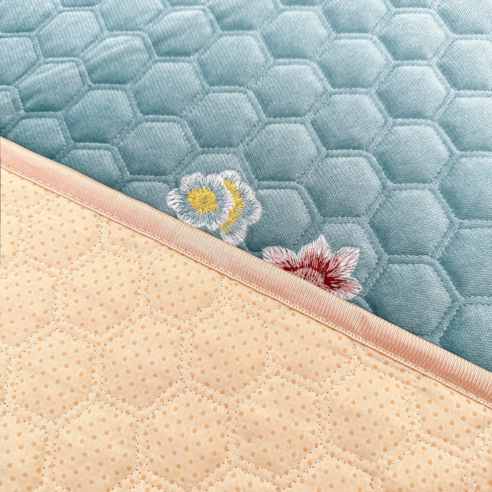 91家纺网 家纺一手货源 找家纺 手艺人家纺 2025新款绗缝绣花HLK02-03炕床盖 HLK03绿