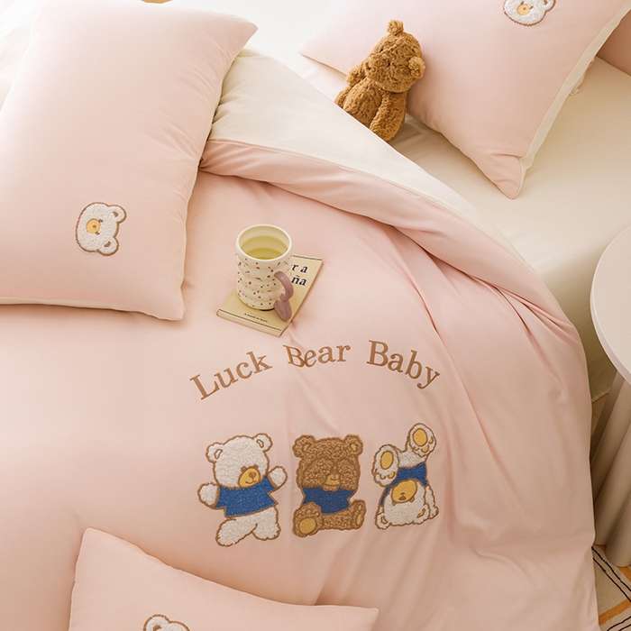 91家纺网 家纺一手货源 找家纺 悦兴家纺 2025新款A类水洗棉卡通幸运熊四件套（含买家秀） 幸运熊奶粉