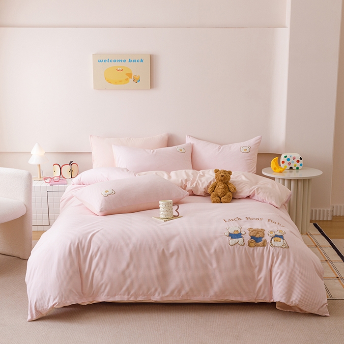 91家纺网 家纺一手货源 找家纺 悦兴家纺 2025新款A类水洗棉卡通幸运熊四件套（含买家秀） 幸运熊粉格