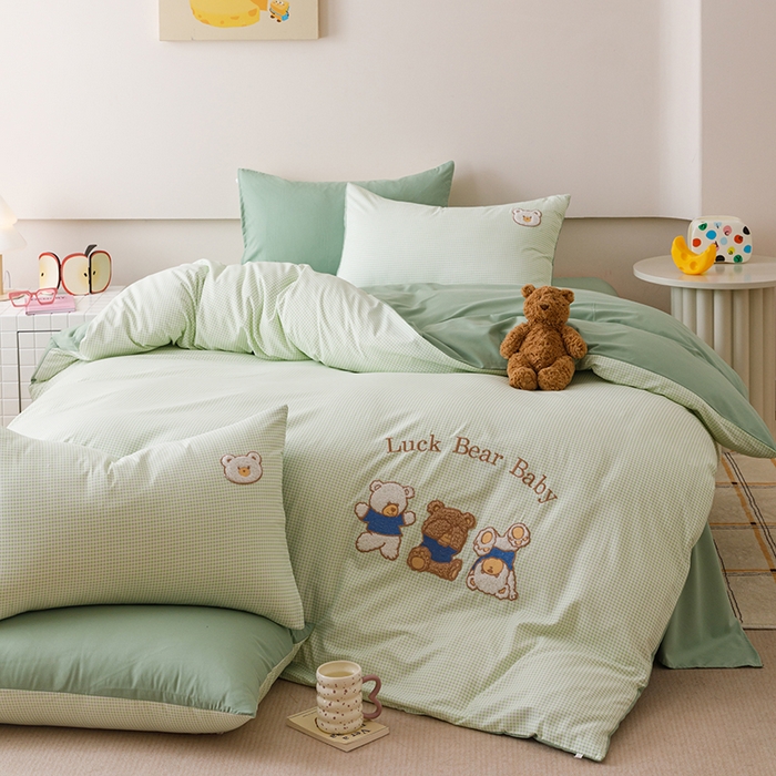 91家纺网 家纺一手货源 找家纺 悦兴家纺 2025新款A类水洗棉卡通幸运熊四件套（含买家秀） 幸运熊绿格