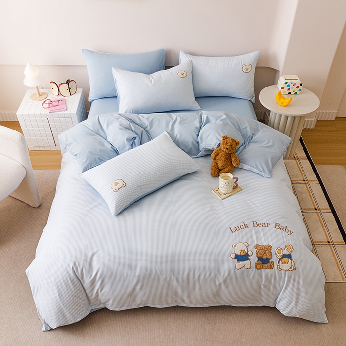 91家纺网 家纺一手货源 找家纺 悦兴家纺 2025新款A类水洗棉卡通幸运熊四件套（含买家秀） 幸运熊蓝格