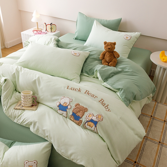 91家纺网 家纺一手货源 找家纺 悦兴家纺 2025新款A类水洗棉卡通幸运熊四件套（含买家秀） 幸运熊绿格