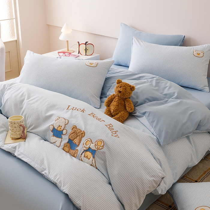 91家纺网 家纺一手货源 找家纺 悦兴家纺 2025新款A类水洗棉卡通幸运熊四件套（含买家秀） 幸运熊蓝格