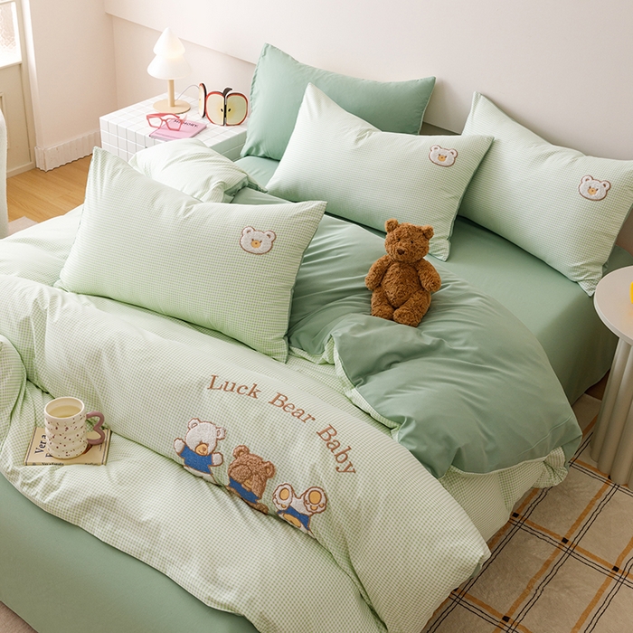 91家纺网 家纺一手货源 找家纺 悦兴家纺 2025新款A类水洗棉卡通幸运熊四件套（含买家秀） 幸运熊绿格