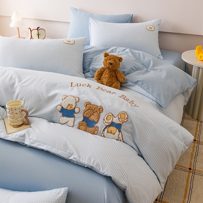 91家纺网 家纺一手货源 找家纺 悦兴家纺 2025新款A类水洗棉卡通幸运熊四件套（含买家秀） 幸运熊蓝格