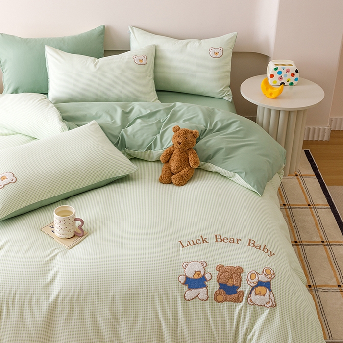 91家纺网 家纺一手货源 找家纺 悦兴家纺 2025新款A类水洗棉卡通幸运熊四件套（含买家秀） 幸运熊绿格