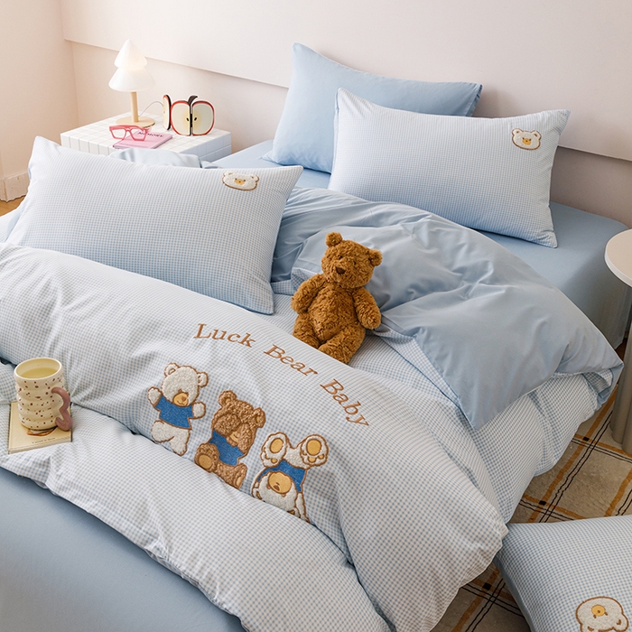 91家纺网 家纺一手货源 找家纺 悦兴家纺 2025新款A类水洗棉卡通幸运熊四件套（含买家秀） 幸运熊蓝格