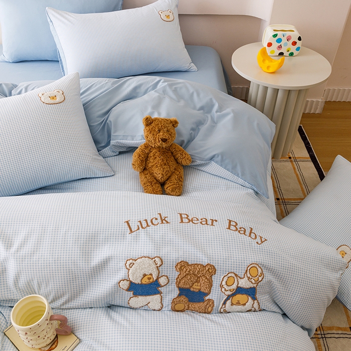 91家纺网 家纺一手货源 找家纺 悦兴家纺 2025新款A类水洗棉卡通幸运熊四件套（含买家秀） 幸运熊蓝格