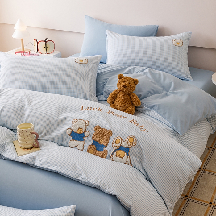 91家纺网 家纺一手货源 找家纺 悦兴家纺 2025新款A类水洗棉卡通幸运熊四件套（含买家秀） 幸运熊蓝格