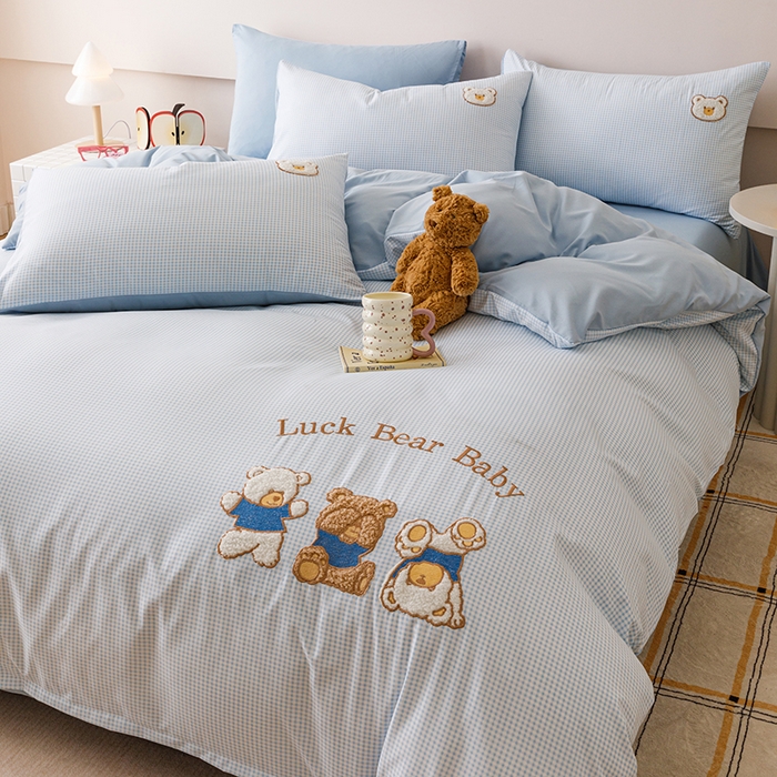 91家纺网 家纺一手货源 找家纺 悦兴家纺 2025新款A类水洗棉卡通幸运熊四件套（含买家秀） 幸运熊蓝格