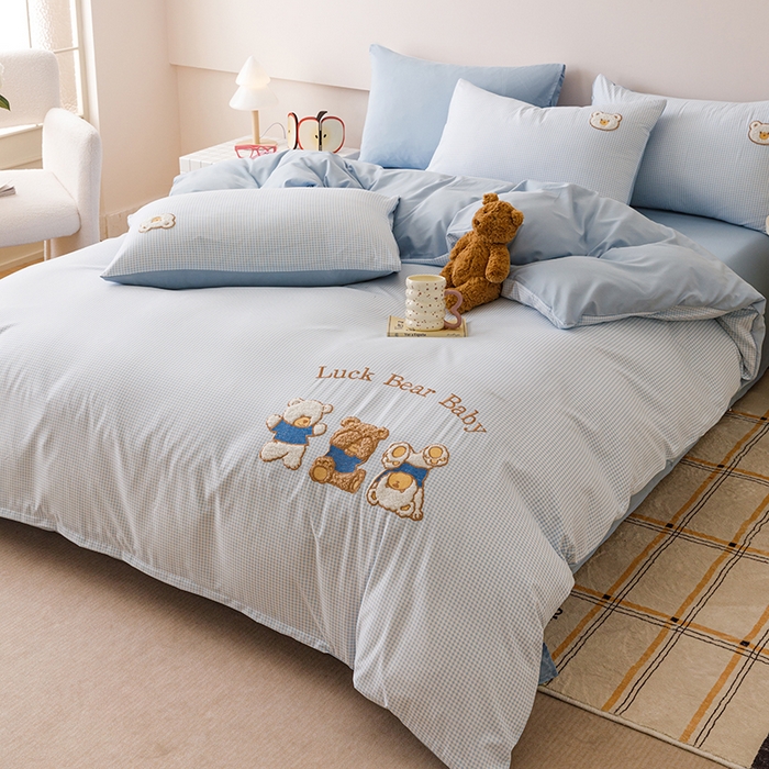 91家纺网 家纺一手货源 找家纺 悦兴家纺 2025新款A类水洗棉卡通幸运熊四件套（含买家秀） 幸运熊蓝格