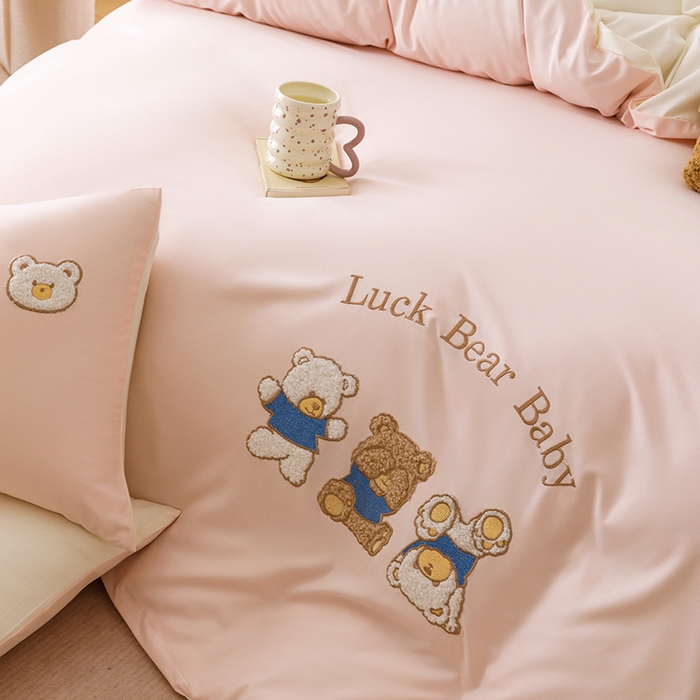 91家纺网 家纺一手货源 找家纺 悦兴家纺 2025新款A类水洗棉卡通幸运熊四件套（含买家秀） 幸运熊奶粉