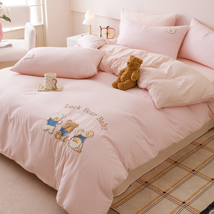 91家纺网 家纺一手货源 找家纺 悦兴家纺 2025新款A类水洗棉卡通幸运熊四件套（含买家秀） 幸运熊粉格