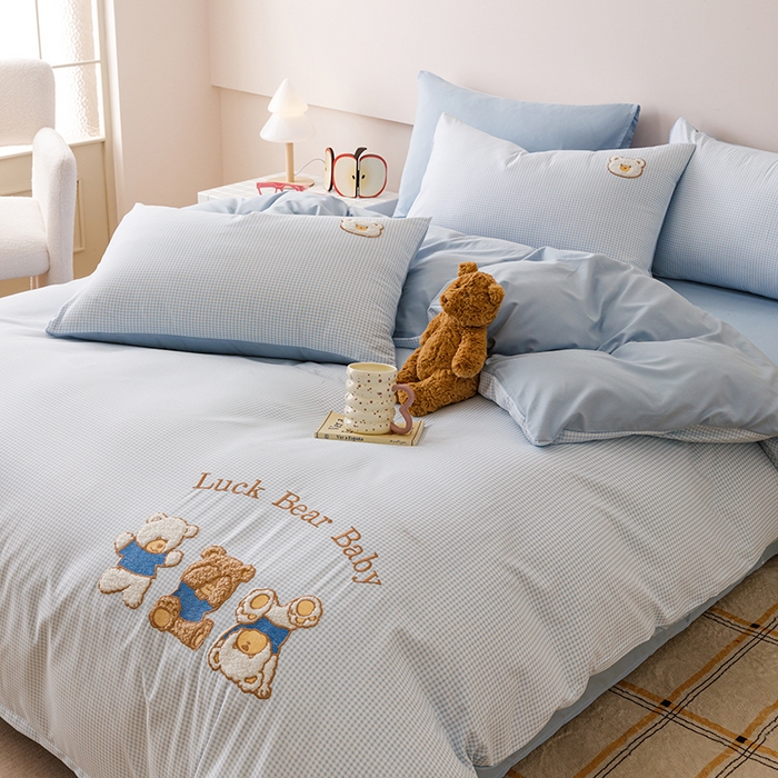 91家纺网 家纺一手货源 找家纺 悦兴家纺 2025新款A类水洗棉卡通幸运熊四件套（含买家秀） 幸运熊蓝格