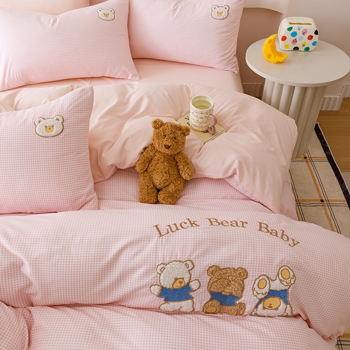 91家纺网 家纺一手货源 找家纺 悦兴家纺 2025新款A类水洗棉卡通幸运熊四件套（含买家秀） 幸运熊粉格