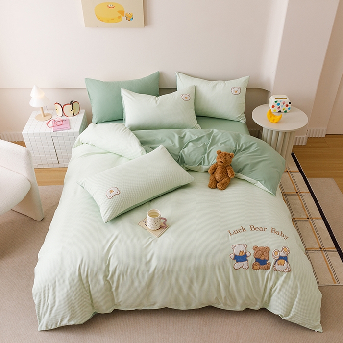 91家纺网 家纺一手货源 找家纺 悦兴家纺 2025新款A类水洗棉卡通幸运熊四件套（含买家秀） 幸运熊绿格