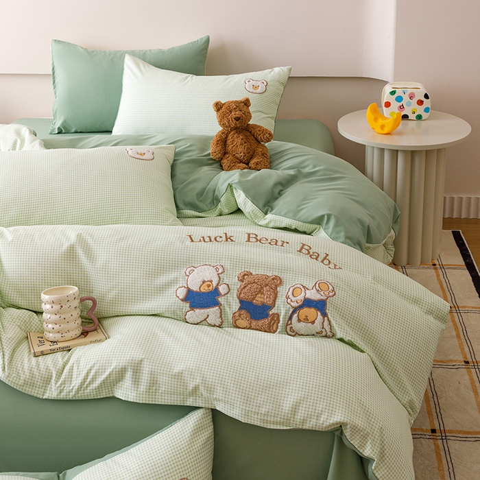 91家纺网 家纺一手货源 找家纺 悦兴家纺 2025新款A类水洗棉卡通幸运熊四件套（含买家秀） 幸运熊绿格