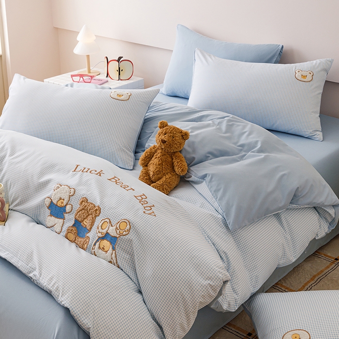 91家纺网 家纺一手货源 找家纺 悦兴家纺 2025新款A类水洗棉卡通幸运熊四件套（含买家秀） 幸运熊蓝格