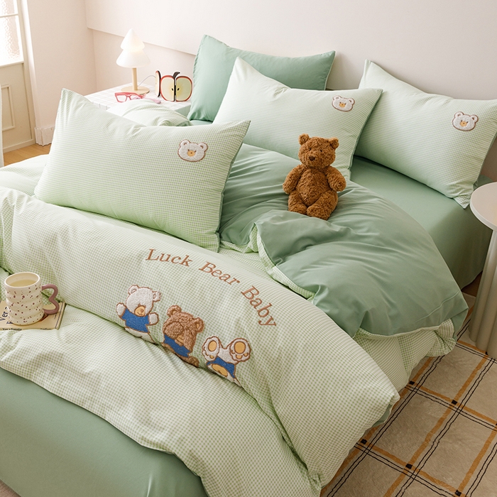 91家纺网 家纺一手货源 找家纺 悦兴家纺 2025新款A类水洗棉卡通幸运熊四件套（含买家秀） 幸运熊绿格