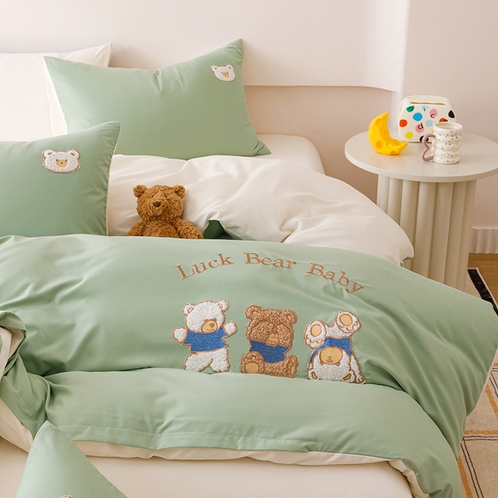 91家纺网 家纺一手货源 找家纺 悦兴家纺 2025新款A类水洗棉卡通幸运熊四件套（含买家秀） 幸运熊奶绿