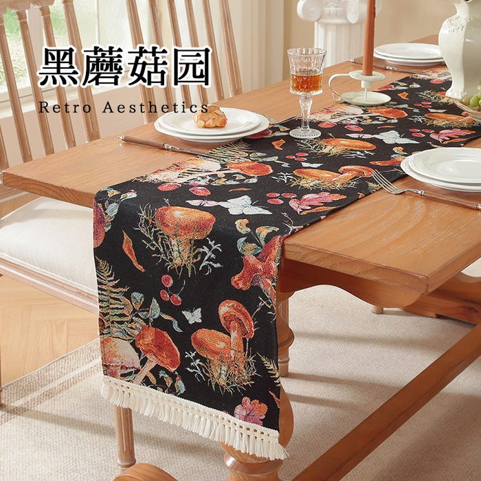 91家纺网 家纺一手货源 找家纺 （总）南通大梧纺织 2025新款复古森林秘境黑蘑菇园桌旗