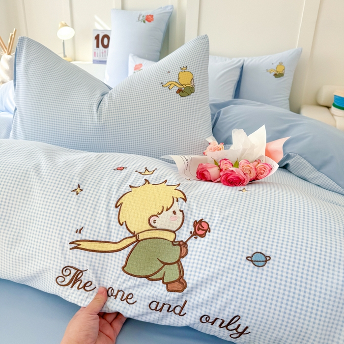 91家纺网 家纺一手货源 找家纺 悦兴家纺 2025新款A类水洗棉刺绣卡通小王子系列四件套（含买家秀） 小王子蓝格