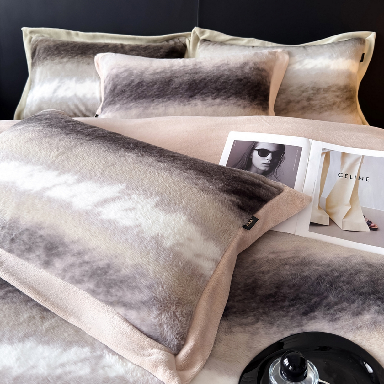 91家纺网 家纺一手货源 找家纺 水云缦 2025新款美拉德系列兔毛拼角四件套系列 美拉德-渐变咖