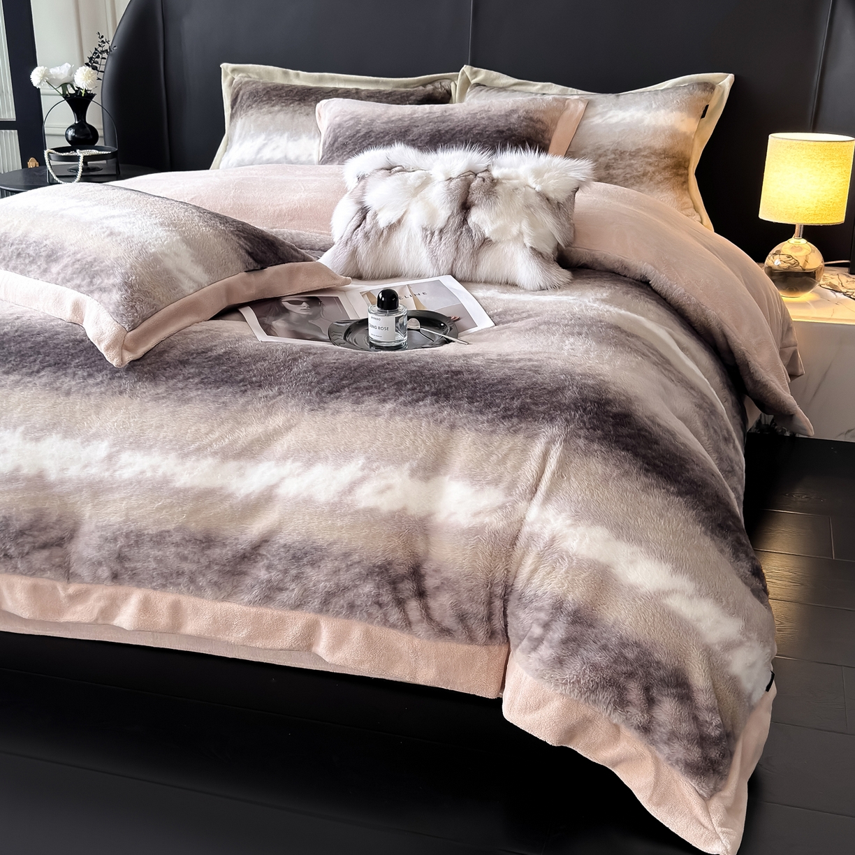 91家纺网 家纺一手货源 找家纺 水云缦 2025新款美拉德系列兔毛拼角四件套系列 美拉德-渐变咖