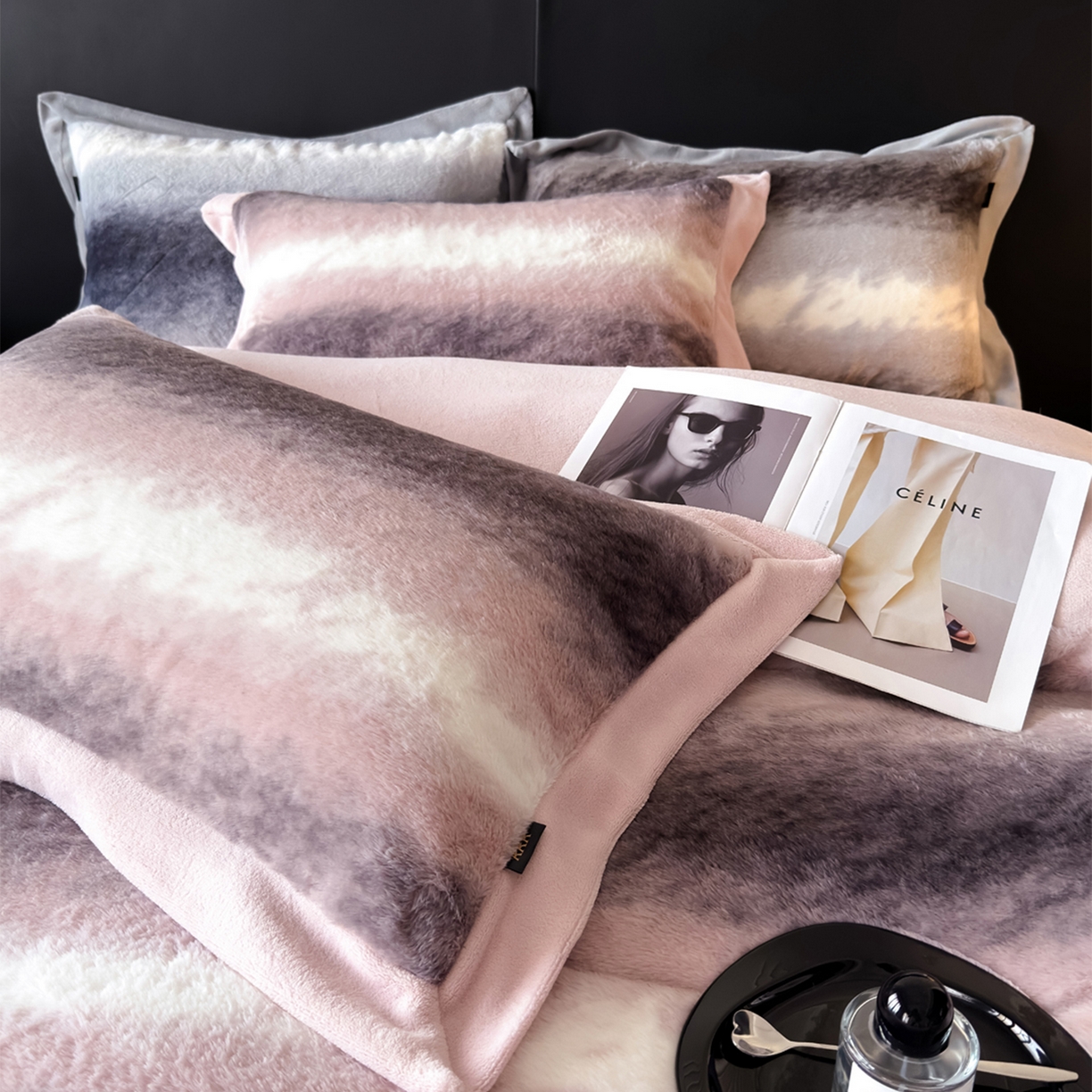 91家纺网 家纺一手货源 找家纺 水云缦 2025新款美拉德系列兔毛拼角四件套系列 美拉德-渐变粉