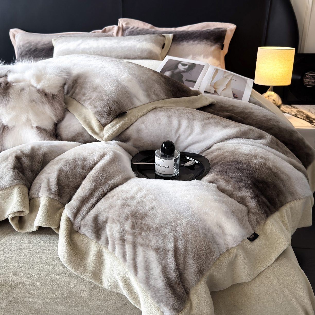 91家纺网 家纺一手货源 找家纺 水云缦 2025新款美拉德系列兔毛拼角四件套系列 美拉德-渐变卡其