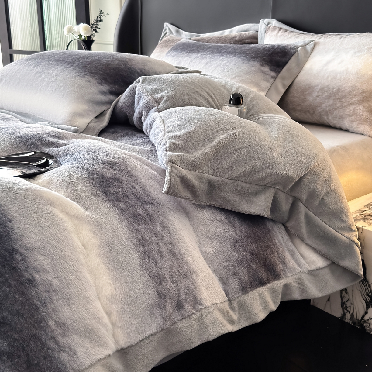 91家纺网 家纺一手货源 找家纺 水云缦 2025新款美拉德系列兔毛拼角四件套系列 美拉德-渐变蓝