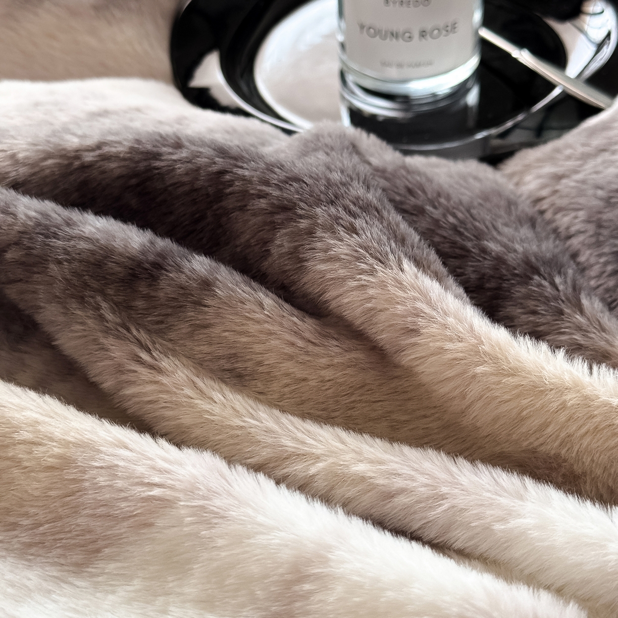 91家纺网 家纺一手货源 找家纺 水云缦 2025新款美拉德系列兔毛拼角四件套系列 美拉德-渐变咖