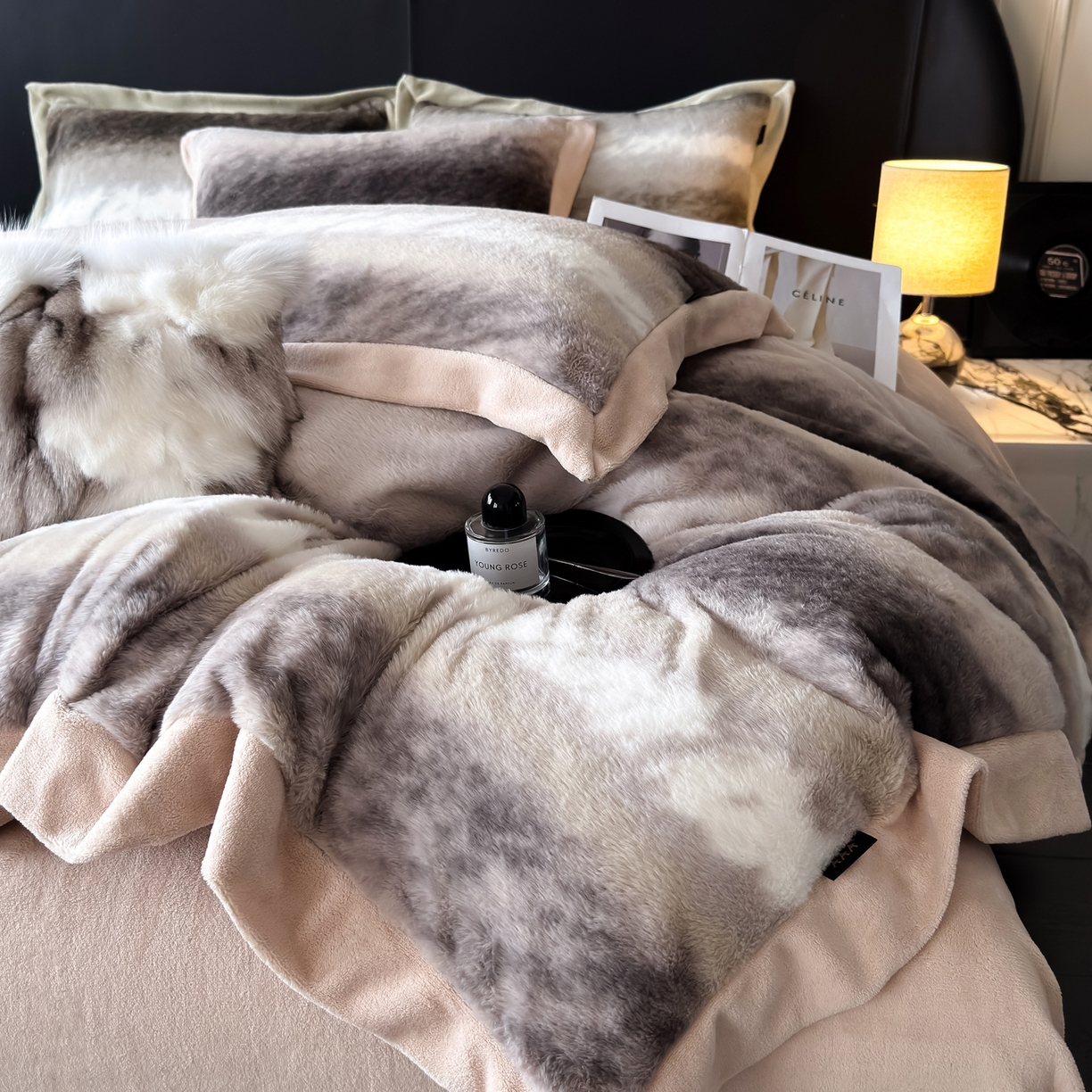 91家纺网 家纺一手货源 找家纺 水云缦 2025新款美拉德系列兔毛拼角四件套系列 美拉德-渐变咖